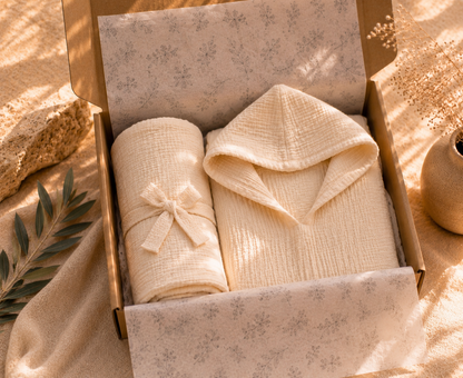 Geschenkset Baby - Musselin Decke & Poncho - 100% Bio-Baumwolle - Perfekt zur Geburt & Taufe